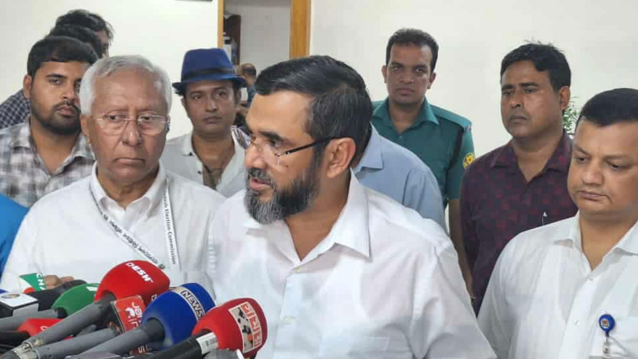 আওয়ামী লীগ নির্বাচনে অংশ নিতে পারবে না, স্পষ্ট করলেন ইসি